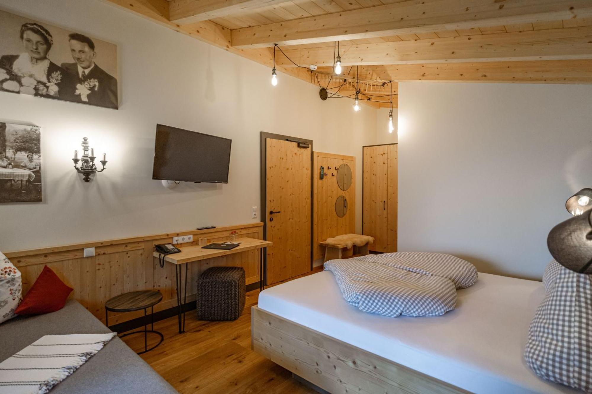 Hotel Landhaus Tirolerherz Санкт-Ульрих-ам-Пиллерзее Номер фото