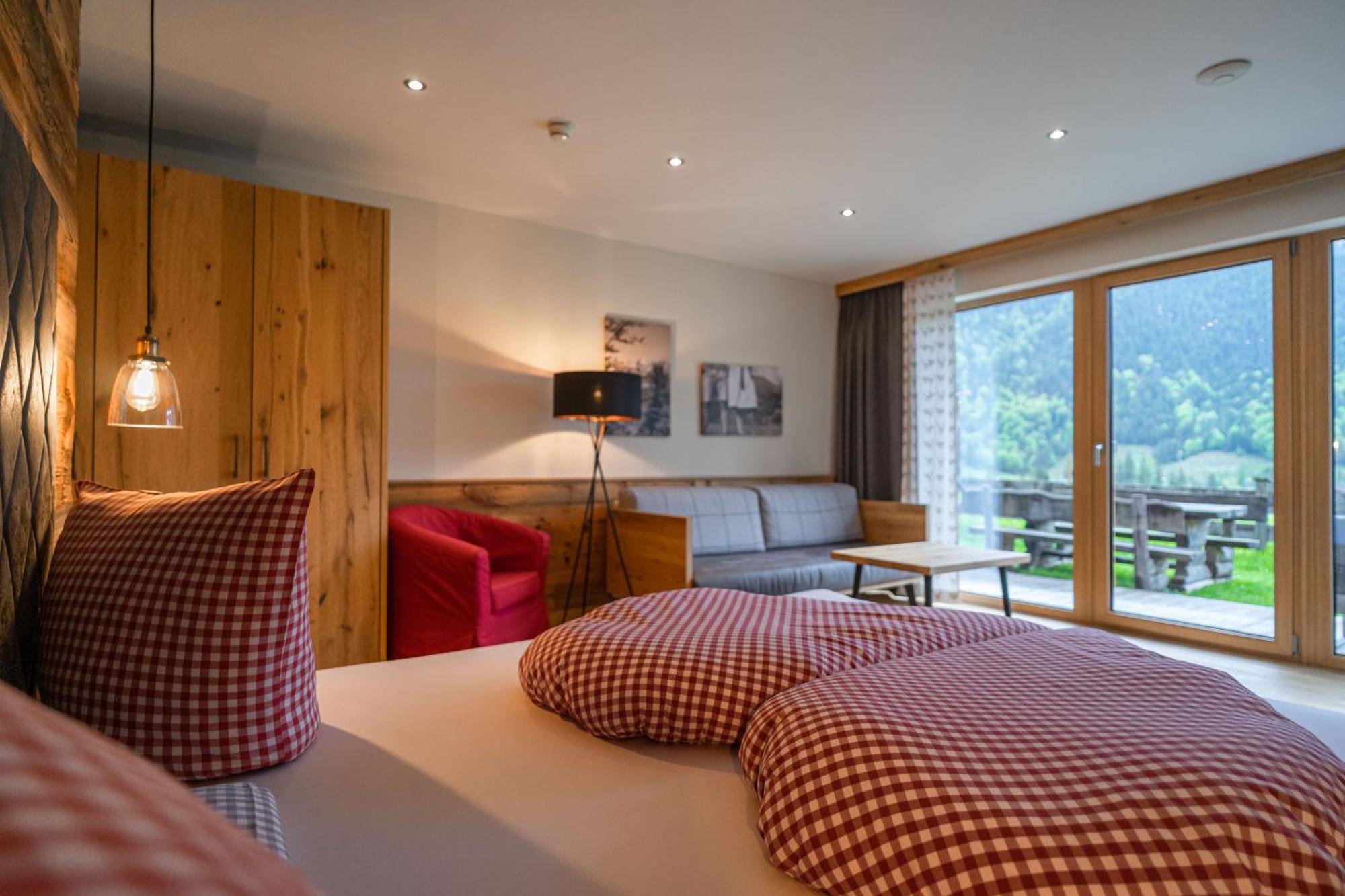 Hotel Landhaus Tirolerherz Санкт-Ульрих-ам-Пиллерзее Номер фото